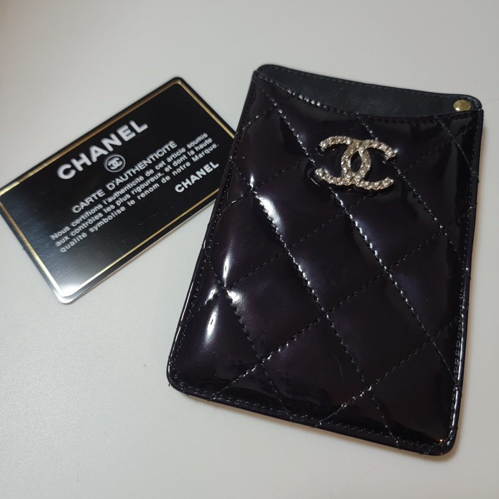 CHANEL Vertical Classic Card Holder Quilted Patent